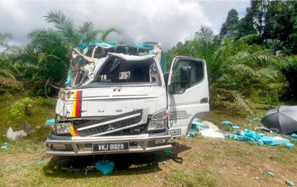 Kuala Krai police said the 48-year-old lorry driver died on the spot in when his vehicle crashed into a ravine at Km79 of the Jalan Kota Bharu-Gua Musang on February 22, 2025. — Bernama pic