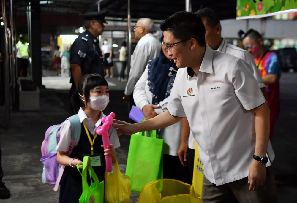 Deputy Education Minister Wong Kah Woh (right) said a total of RM1.93 million has been allocated under the assistance programme since 2013. — Bernama pic