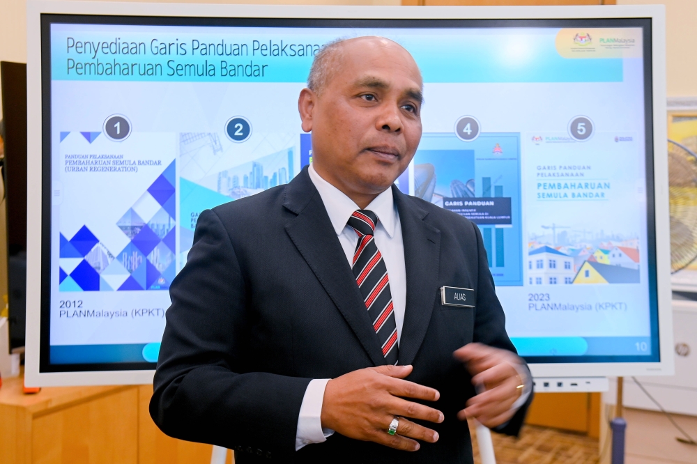 PLANMalaysia director-general Datuk Alias Rameli says the Urban Renewal Bill is to ensure fair redevelopment and economic growth. — Bernama pic