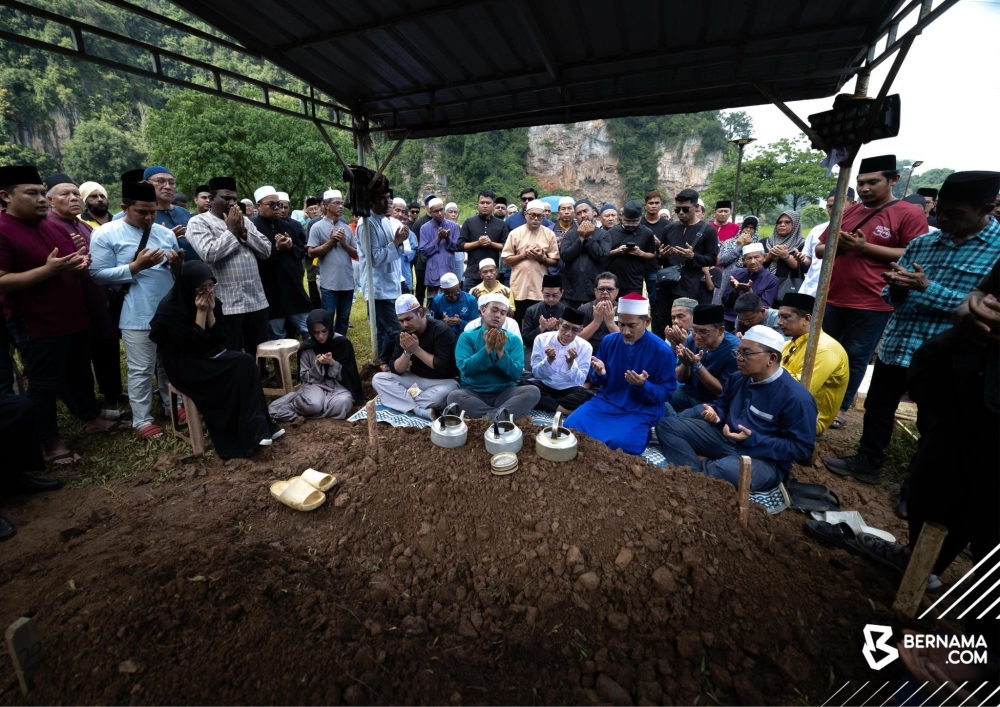 Ayer Kuning assemblyman Ishsam Shahruddin was laid to rest at the Rapat Setia Muslim Cemetery in Ipoh, Perak on February 23, 2025. — Bernama pic