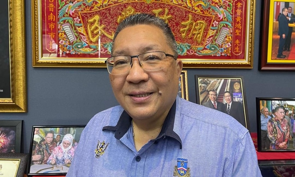 Kuching South mayor Datuk Wee Hong Seng said the Sarawak government is in the midst of coming up with a new provision of law to regulate littering and introduce community service penalties to raise awareness about environmental protection. — The Borneo Post pic