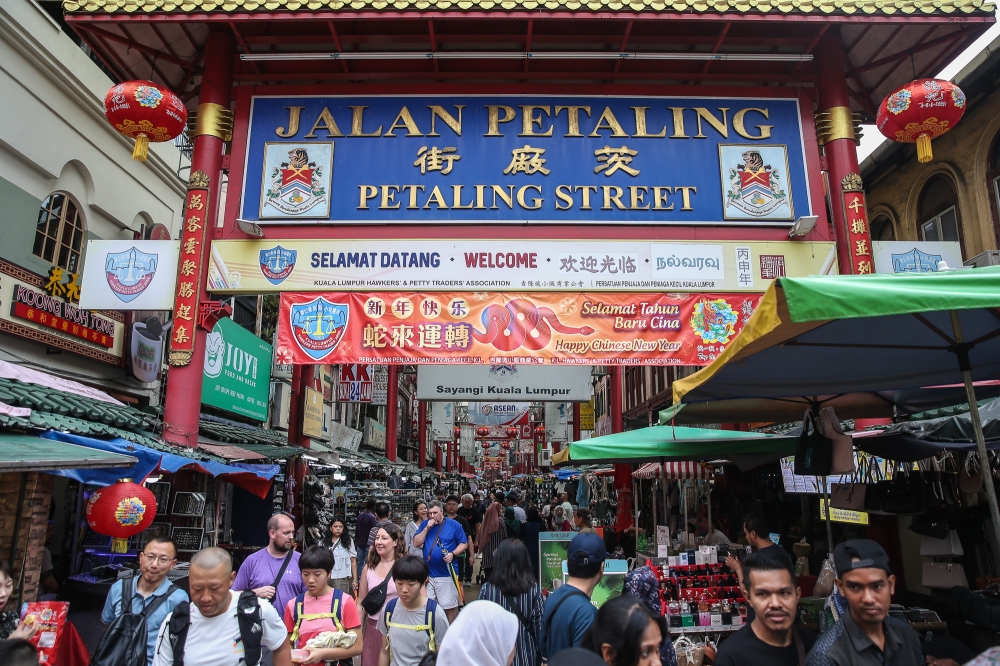 DBKL said the signboards around the hawker centre in Petaling Street comply with current guidelines and policies. — Picture by Yusof Mat Isa