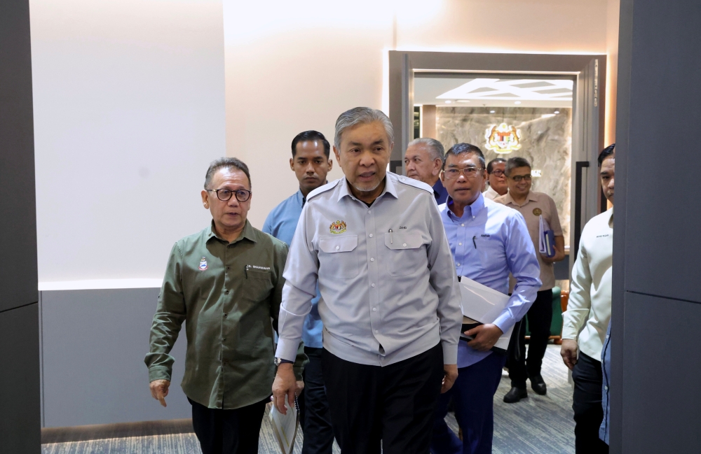 Umno president Datuk Seri Ahmad Zahid Hamidi said that Umno’s doors should not be too tightly closed or opened too wide to alliances with anyone. — Bernama pic 