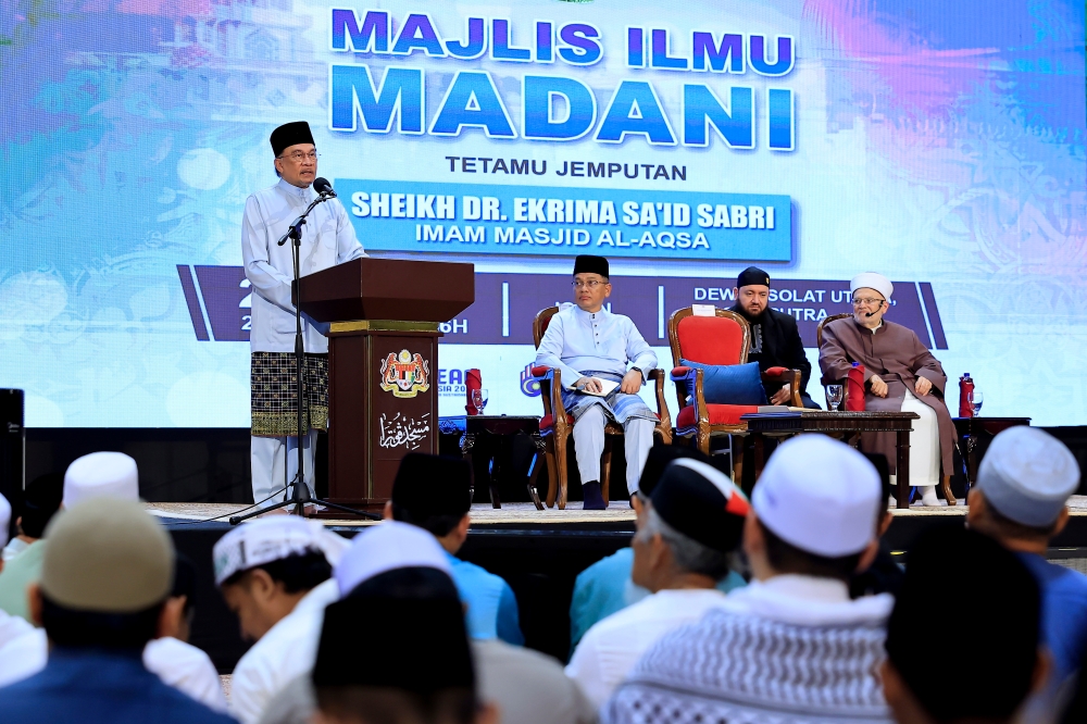 Prime Minister Datuk Seri Anwar Ibrahim delivered a speech during the MADANI Knowledge Council with Al-Aqsa Mosque Imam Sheikh Dr Ekrima Sa'id Sabri at Masjid Putra yesterday. — Bernama pic