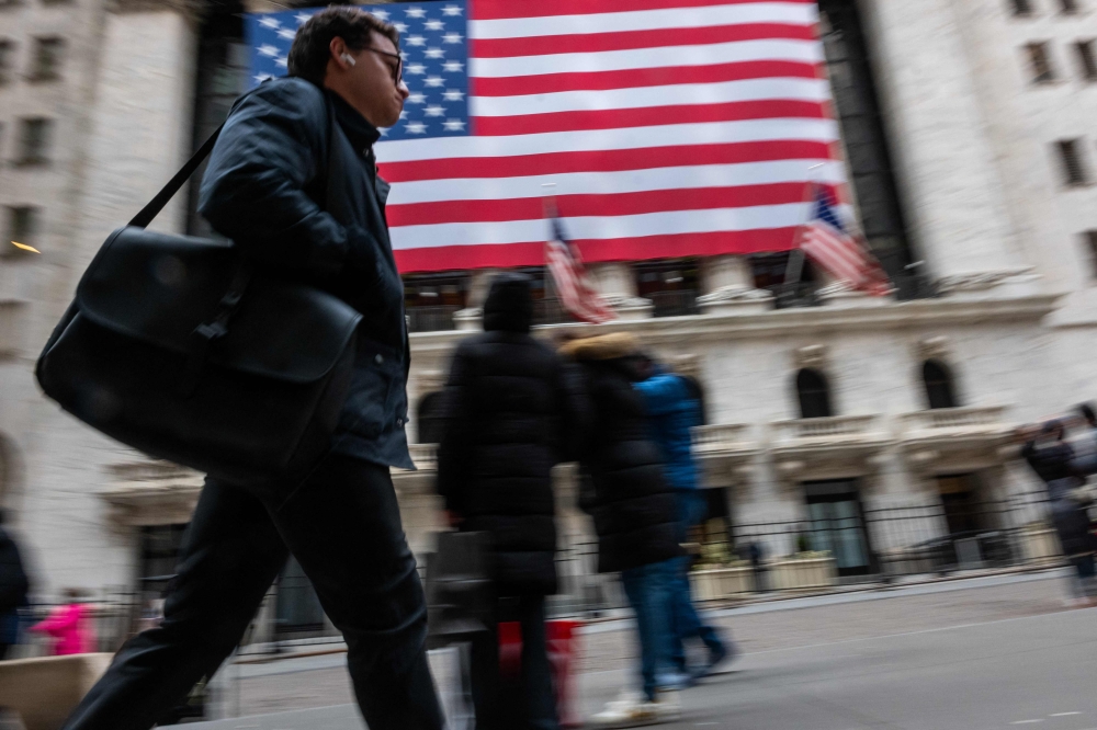 US stocks mostly fall as markets await key economic data | Malay Mail