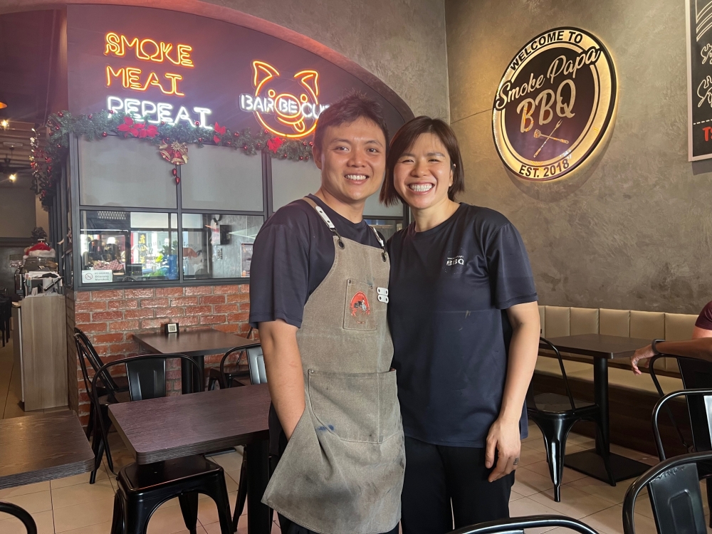 Smokepapa BBQ owners Tan Eik Hong and Jen Phan. — Picture by Opalyn Mok