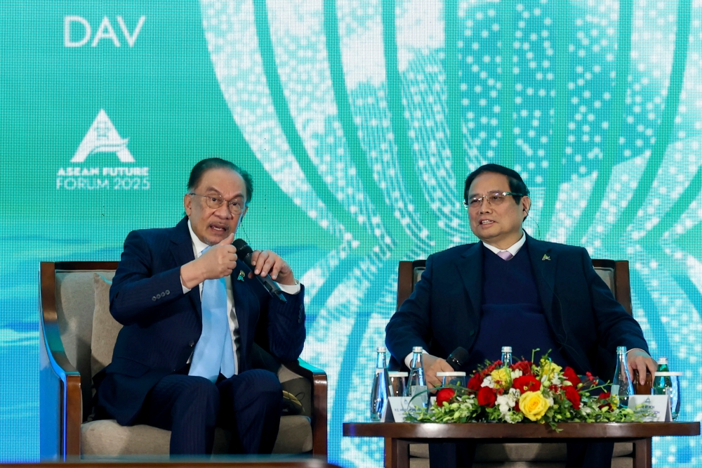 Prime Minister Datuk Seri Anwar Ibrahim (left) participates in a Question & Answer (Q&A) session at the second Asean Future Forum here today. Also present is Vietnamese Prime Minister Pham Minh Chinh (right). — Bernama pic