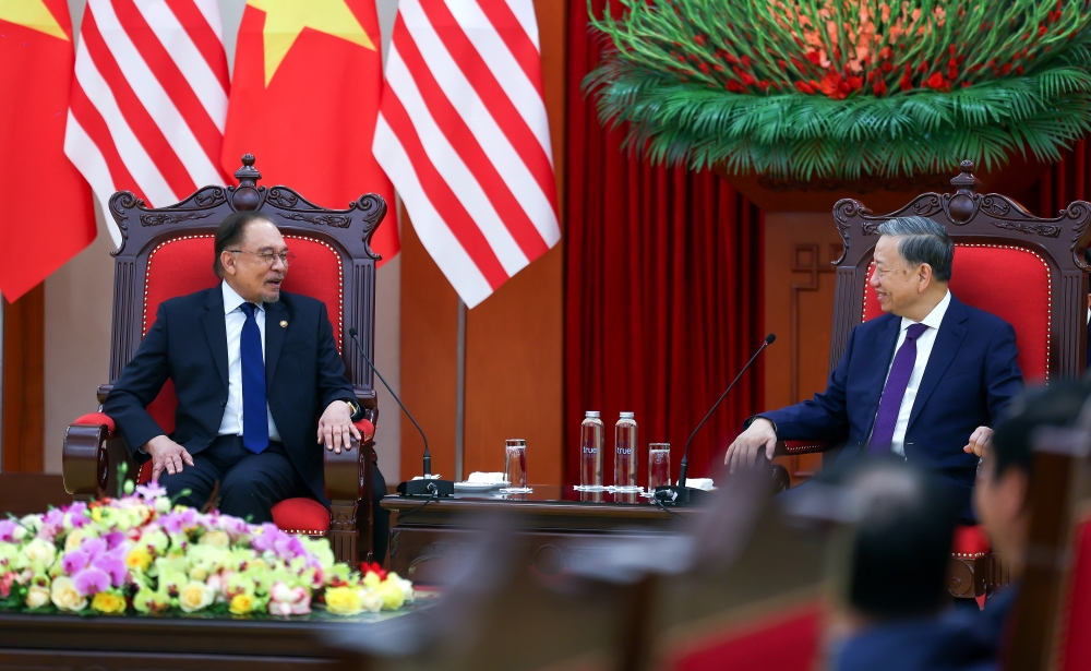 Prime Minister Datuk Seri Anwar Ibrahim (left) met Secretary-General of Vietnam’s Communist Party Central Committee To Lam at the party’s headquarters here yesterday. — Bernama