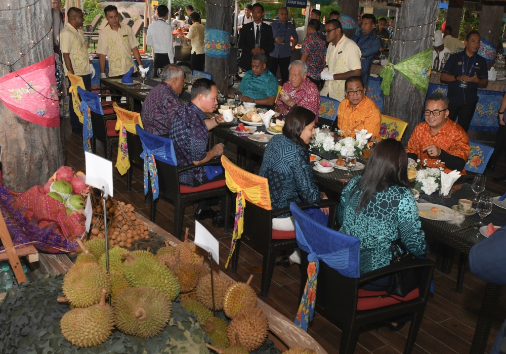 Defence Minister Datuk Seri Mohamed Khaled Nordin (second from right) with ASEAN Defence Ministers enjoying local fruits during a hi-tea session in conjunction with the 31st ASEAN Defence Ministers' Meeting (ADMM) retreat at a hotel in Batu Ferringhi yesterday. — Bernama pic