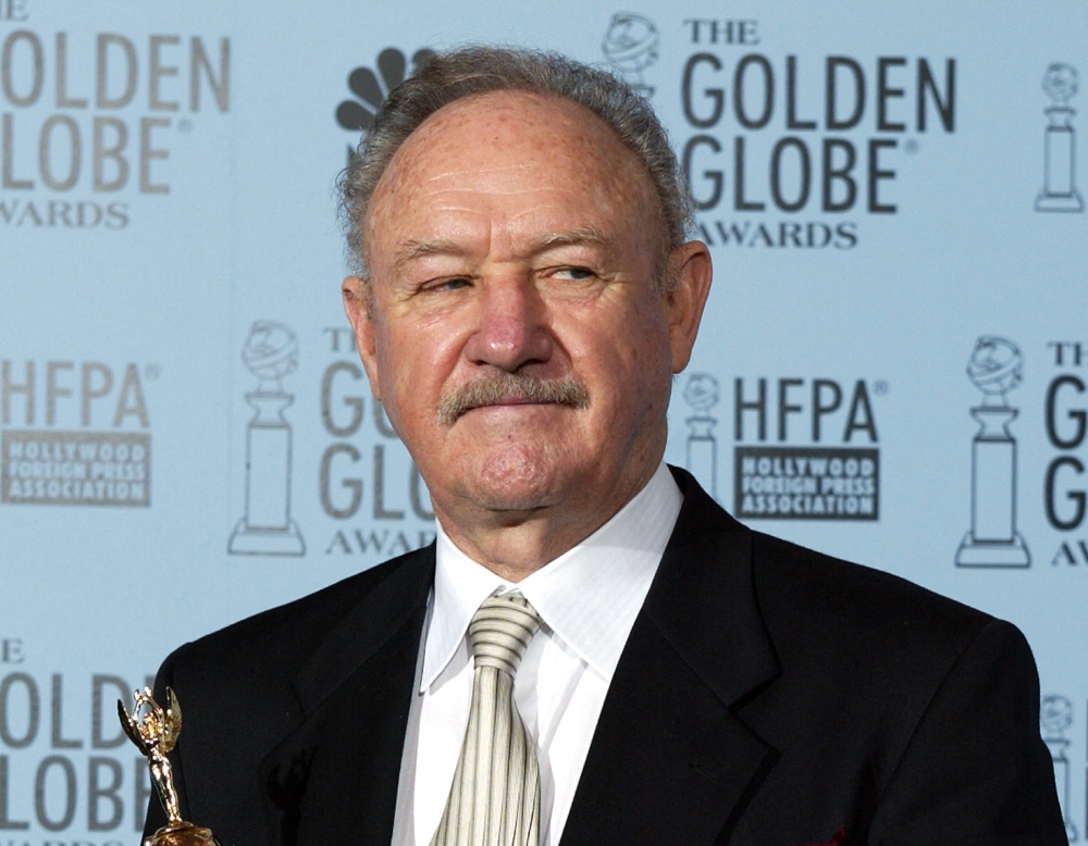 Actor Gene Hackman holds the Cecile B. DeMille Award at the 60th Annual Golden Globe Awards 19 January 2003 in Beverly Hills, California. — AFP pic