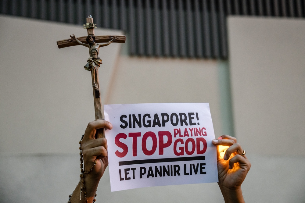Activists attend a candlelight vigil against the impending execution of Pannir Selvam Pranthaman, sentenced to death for drug trafficking into Singapore, outside the Singaporean embassy in Kuala Lumpur on February 19, 2025. -- Picture by Firdaus Latif