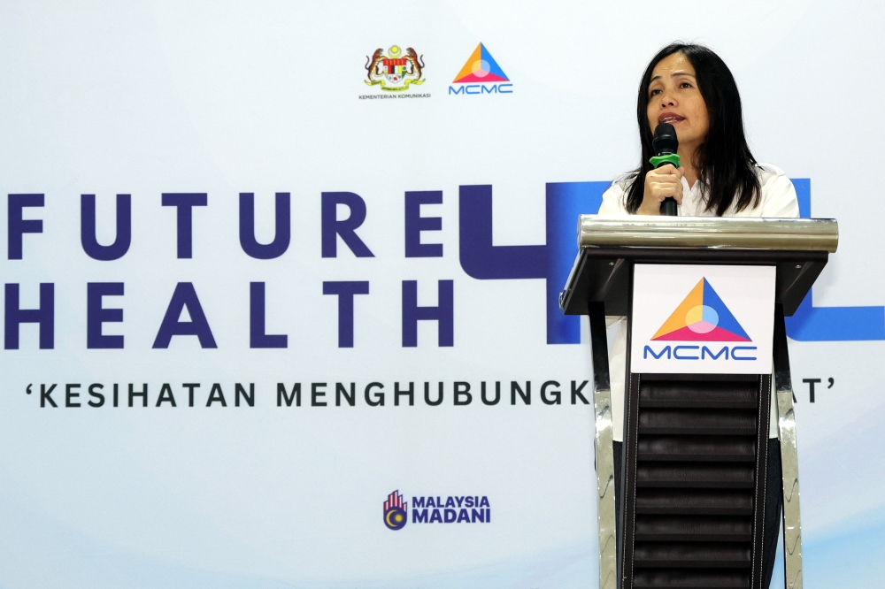 Deputy Minister of Communications Teo Nie Ching said that while the Malaysian Communications and Multimedia Commission (MCMC) has provided URL links to social media platform provider Meta to facilitate the removal of these fake accounts, the issue persists. — Bernama pic