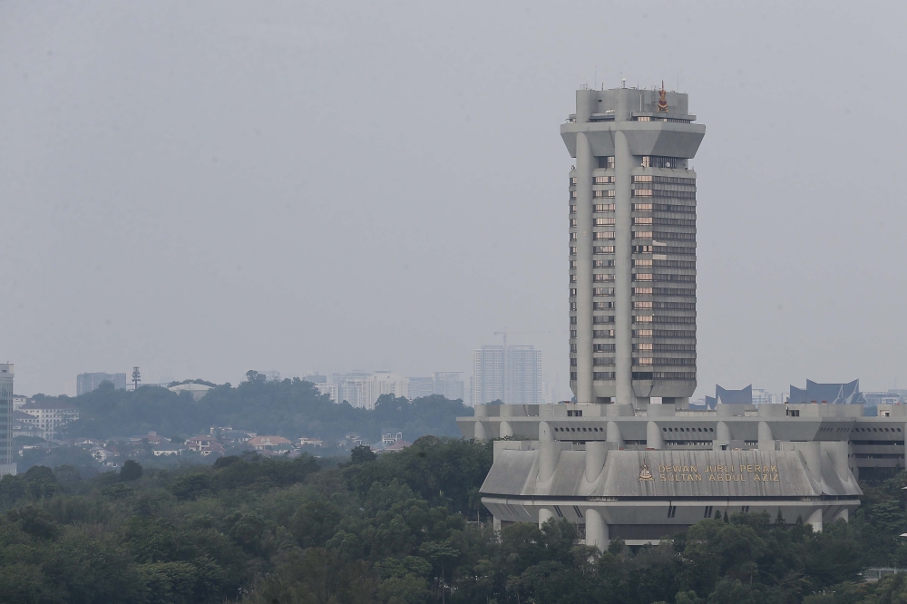 A general view of state government administration building in Shah Alam. Selangor civil servants will get to leave work 30 minutes early during Ramadan, between 4 pm and 5.30 pm, depending on their nine-hour work schedule. — Picture by Sayuti Zainudin 