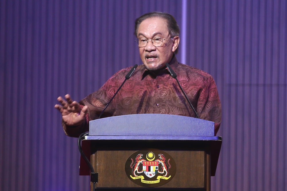 Prime Minister Datuk Seri Anwar Ibrahim announced that ARM Holdings Plc, a leading semiconductor company from the United Kingdom, is expected to sign an agreement to establish a base in Malaysia next week. — Picture by Yusof Mat Isa