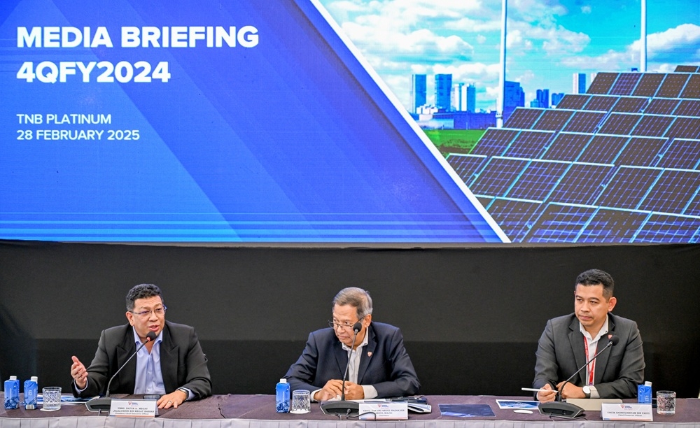 (From left) TNB President/CEO Datuk Megat Jalaluddin Megat Hassan, TNB chairman Tan Sri Abdul Razak Bin Abdul Majid and TNB CFO Badrulhisyam Fauzi speak during a press conference on the TNB financial results in TNB Platinum, Kuala Lumpur February 28, 2025. 
