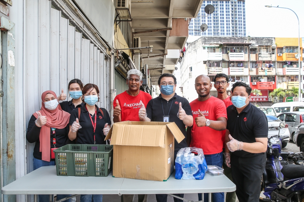 In conjunction with the Genting Founder's Day and their 60th anniversary, Resorts World Genting (RWG) is collaborating with Kechara Soup Kitchen (KSK) in giving back to the community. — Picture by Yusof Mat Isa 