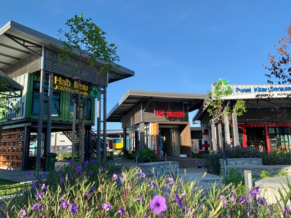 Fasiliti Inovasi Kitar Semula (FIKS) in Precint 5, Putrajaya, a recycling hub under Alam Flora Sdn Bhd, is a one-stop centre for recycling. — Picture courtesy of FIKS