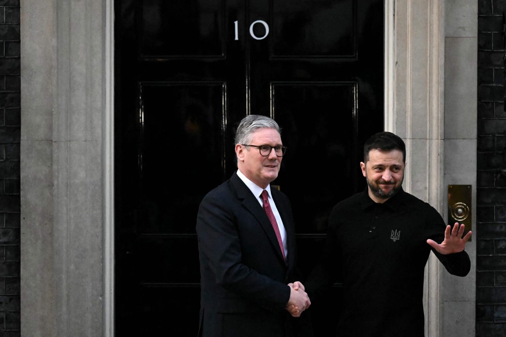Ukraine’s President Volodymyr Zelensky shakes hands with Britain’s Prime Minister Keir Starmer upon arrival to attend a bilateral meeting in central London. – Pic by AFP