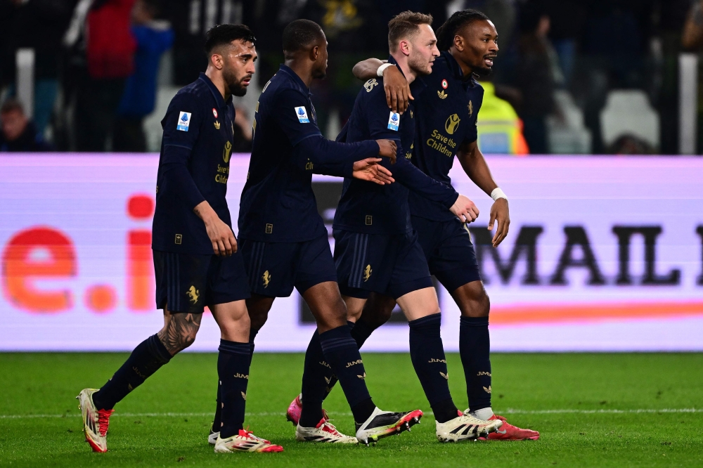 Juventus' Dutch midfielder Teun Koopmeiners (2R) celebrates with teammates after scoring Juventus' second goal during the Italian Serie A football match against Verona. — AFP pic