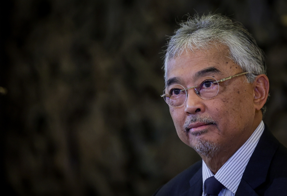 The Sultan of Pahang Al-Sultan Abdullah Ri’ayatuddin Al-Mustafa Billah Shah today expressed concern over the air pollution occurring in the Balok Baru area, here.  — Bernama pic