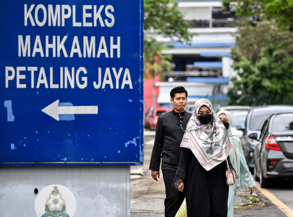 Zaim Ikhwan Zahari (left) and Ismanira Abdul Manaf (right), who are accused of neglecting their autistic six-year-old son Zayn Rayyan Abdul Matin, arrive at the Sessions Court in Petaling Jaya, Selangor for their trial on February 7, 2025. — Bernama pic
