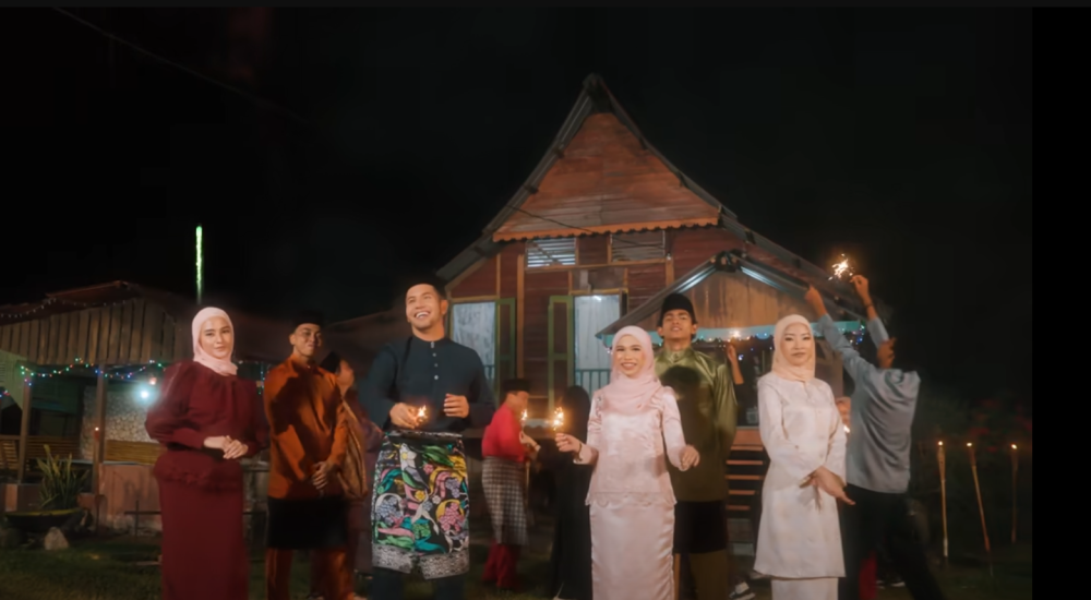 YouTube screenshot shows Datuk Aliff Syukri with Malaysian singer Iman Troye in his 2025 Hari Raya song.