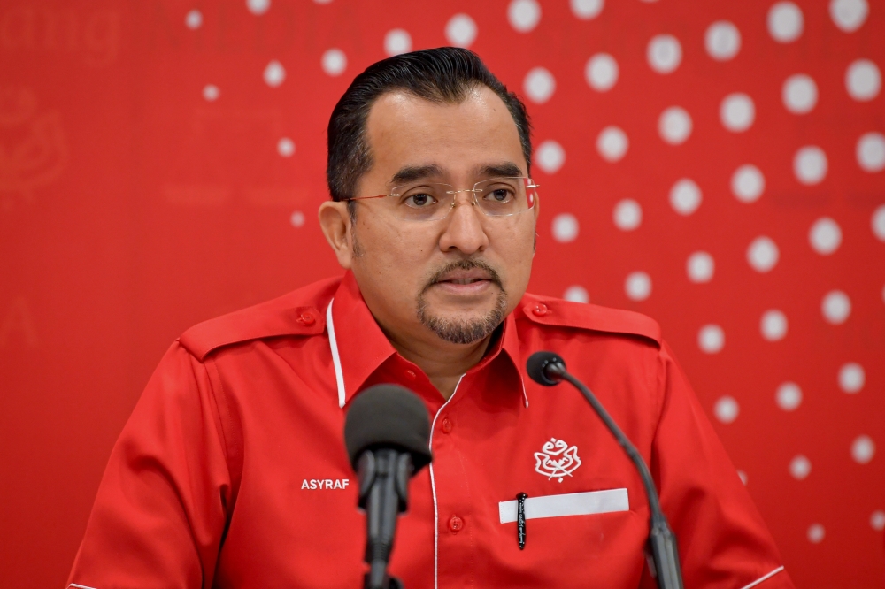 Umno secretary-general Datuk Asyraf Wajdi Dusuki said the party takes seriously any attempt to link it to the case, stressing that the MACC should be allowed to conduct its probe transparently and independently. — Bernama pic
