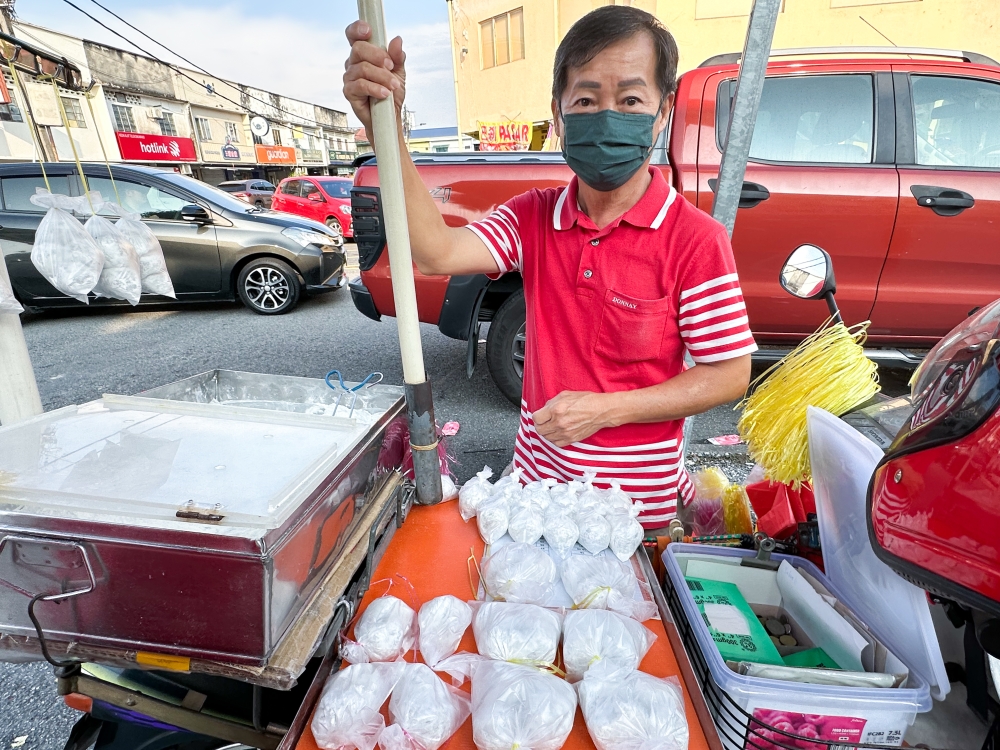 On Saturday morning, look for this 'lor mai chee' mobile stall parked opposite Restoran Sum Fatt Kee in PJ Sea Park. — Picture by Lee Khang Yi