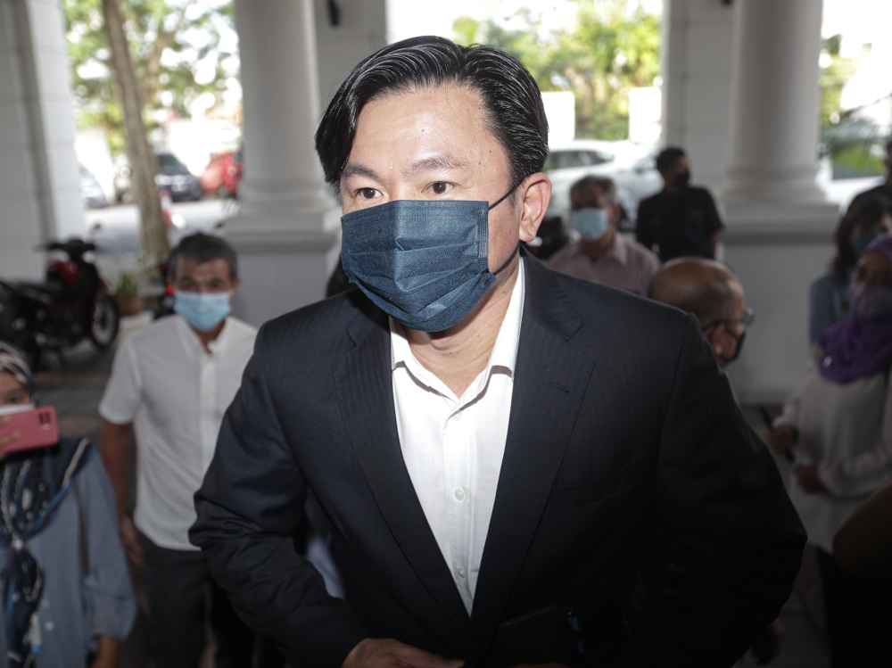 Former Tronoh assemblyman Paul Yong Choo Yong was represented by lawyers Datuk Rajpal Singh and Salim Bashir. — Picture by Farhan Najib