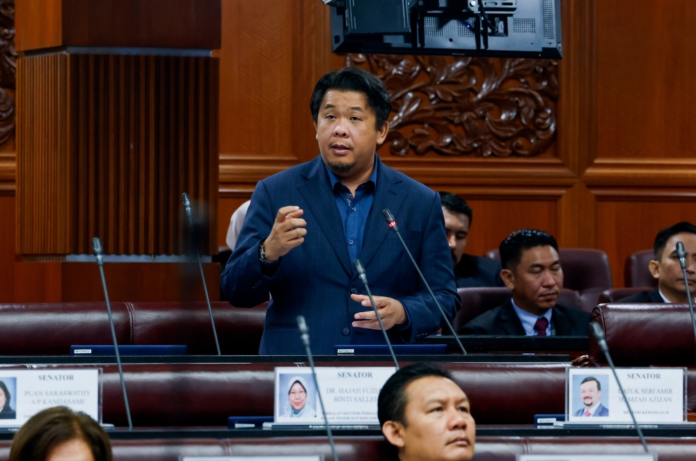 The Health Ministry (MoH) has no plans to expand the implementation of extended hours (EH) at health clinics, the Senate was told today. — Bernama pic