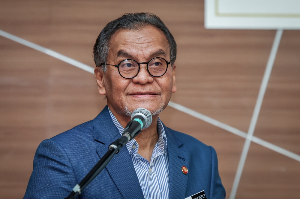 Health Minister Datuk Seri Dzulkefly Ahmad today said that the ministry had agreed to a moratorium until May 1, for private general practitioners (GPs) to display the prices of medications in their clinics. — Bernama pic