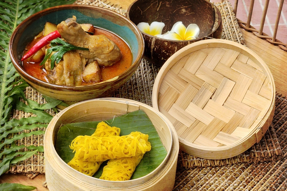 Roti Jala Gulai Ayam - Picture courtesy of Tanaair.