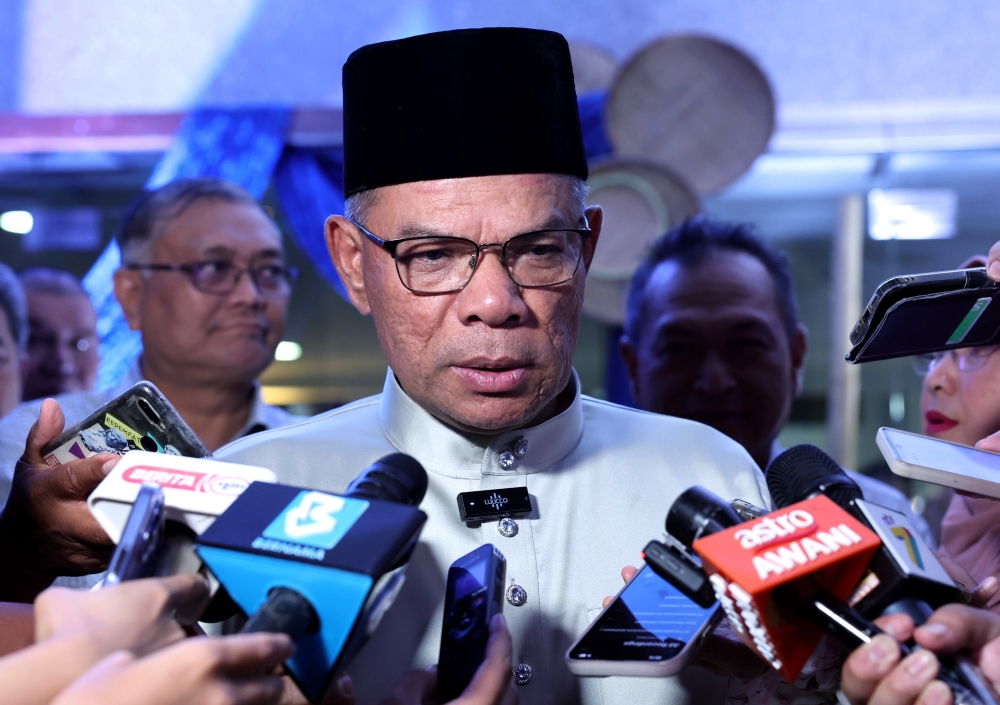 Home Minister Datuk Seri Saifuddin Nasution Ismal this initiative aims to improve the current system, as foreign investors were previously issued social visit passes valid for only 14 to 90 days, depending on their country of origin. — Bernama pic