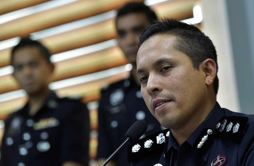 Shah Alam district police chief ACP Mohd Iqbal Ibrahim speaks during a press conference in Shah Alam on Dec 28, 2022. — Bernama pic
