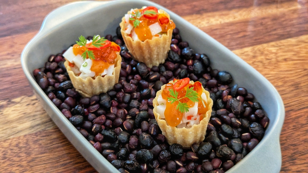 The Scallop and Squid Umai Pai Tee is one of the more creative dishes at Vagabond — Picture by Ethan Lau