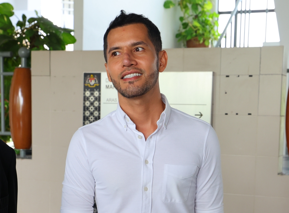 Cosmetics entrepreneur Datuk Seri Aliff Syukri Kamarzaman is pictured at the Sessions Court in Sepang on October 13, 2022. — Bernama pic