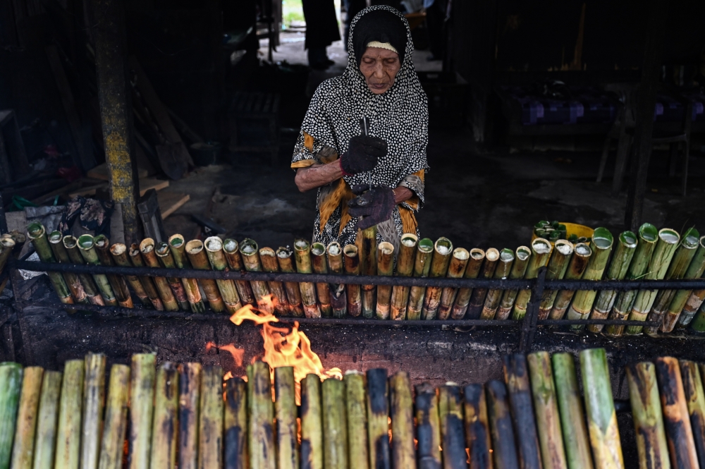 Lemang Kijal is highly popular, not only among locals but also among visitors from outside Terengganu, such as Pahang and Kuala Lumpur, who travel to Kijal just to get a taste of the traditional dish. — Bernama pic