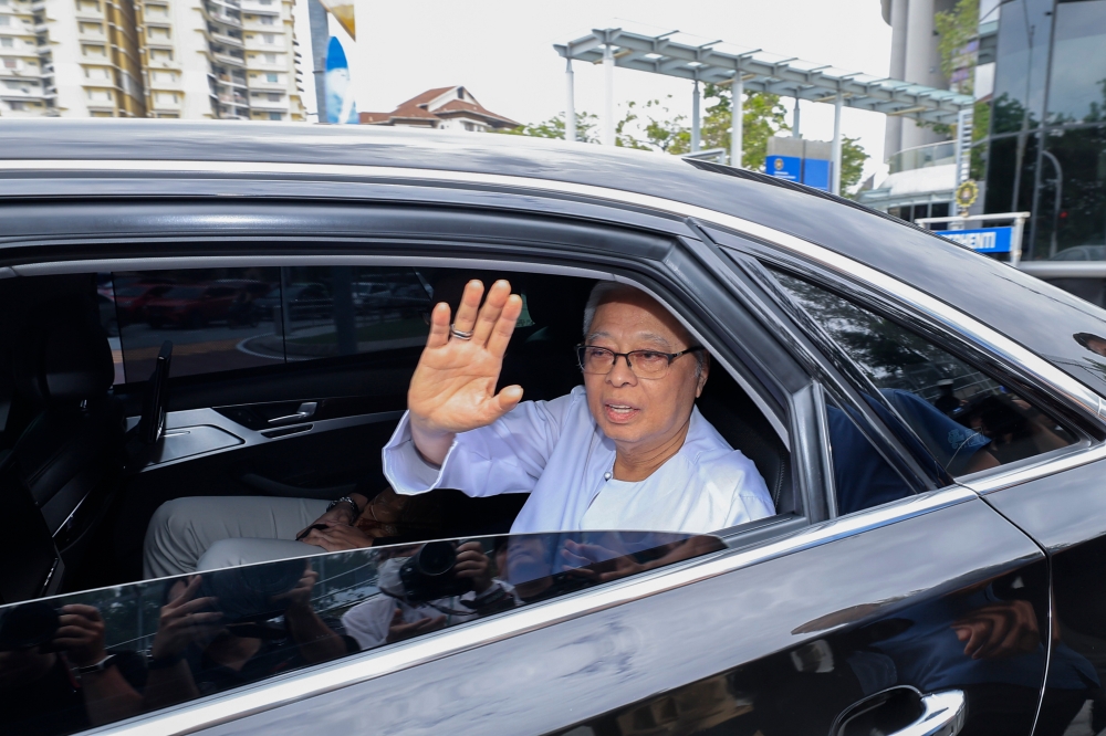 Ex-prime minister Datuk Seri Ismail Sabri Yaakob waves as he leaves the Malaysian Anti-Corruption Commission headquarters in Putrajaya on March 14, 2025. — Bernama pic