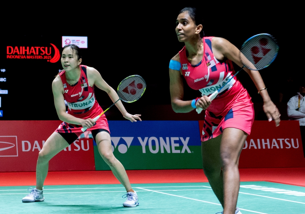 Malaysian shuttler duo Pearly Tan and M Thinaah advanced to All England quarter-final match set for this afternoon. — Bernama pic
