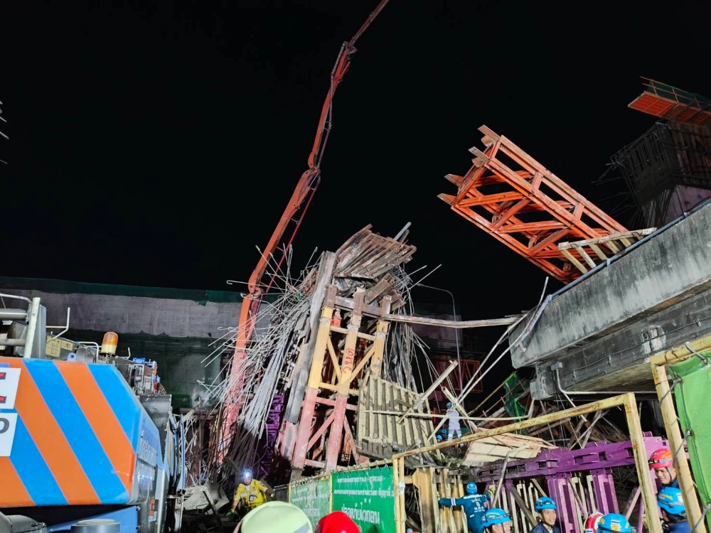 The Bangkok Post reported that the incident occurred around 1:48am near Rama 2 Soi 25, close to the Rama III-Dao Khanong expressway. — Picture via social media