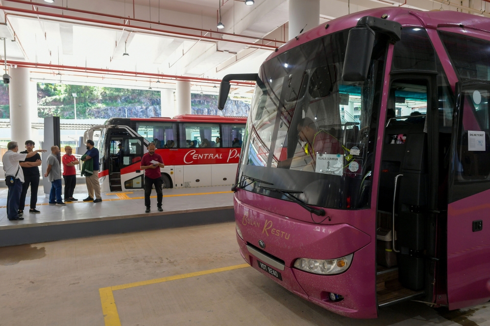 A survey on the first day of operations at the Gombak Integrated Terminal (TBG) at Jalan Terminal Putra, Taman Melati March 15, 2025. — Bernama pic
