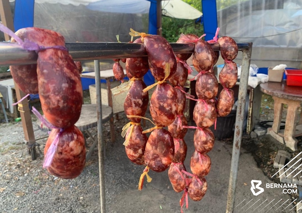 Popular among the Cham Malay community in Kelantan, tongmo is now capturing the taste buds of more locals, especially in Ramadan. — Picture via X/Bernama