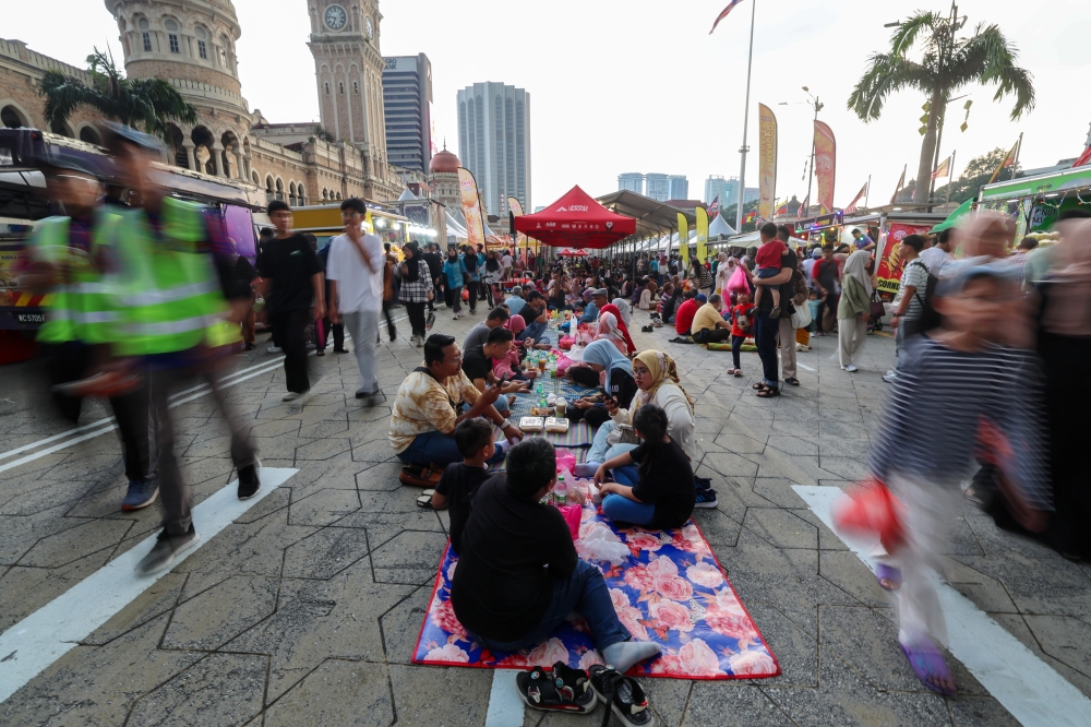 Deputy Minister Khairul Firdaus Akbar Khan said the programme is an important attraction as it showcases the rich variety of Ramadan delicacies and the country’s vibrant festive atmosphere. — Bernama pic