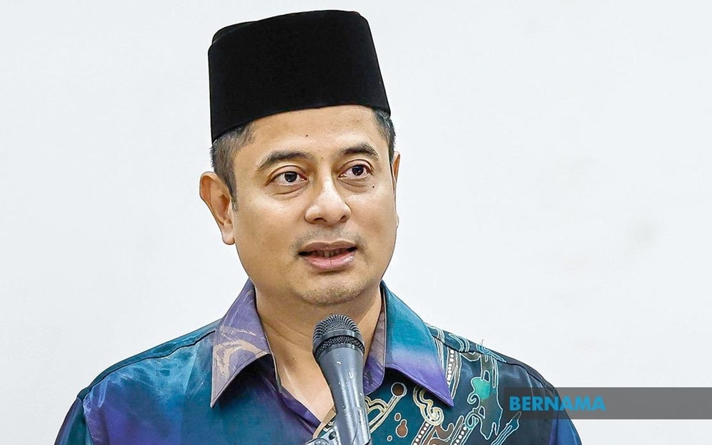 Selangor Islamic Affairs and Innovation Committee chairman Mohammad Fahmi Ngah said if the individual is accredited by MAIS, the credentials should be revoked immediately, and the person should be banned from teaching in Selangor.— Picture via X/Bernama 