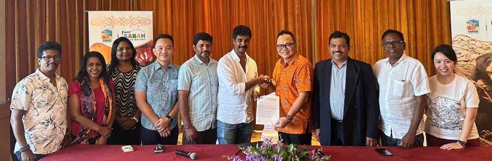 Julinus and Prabu shake hands after signing the collaboration proposal for the upcoming film. — The Borneo Post pic
