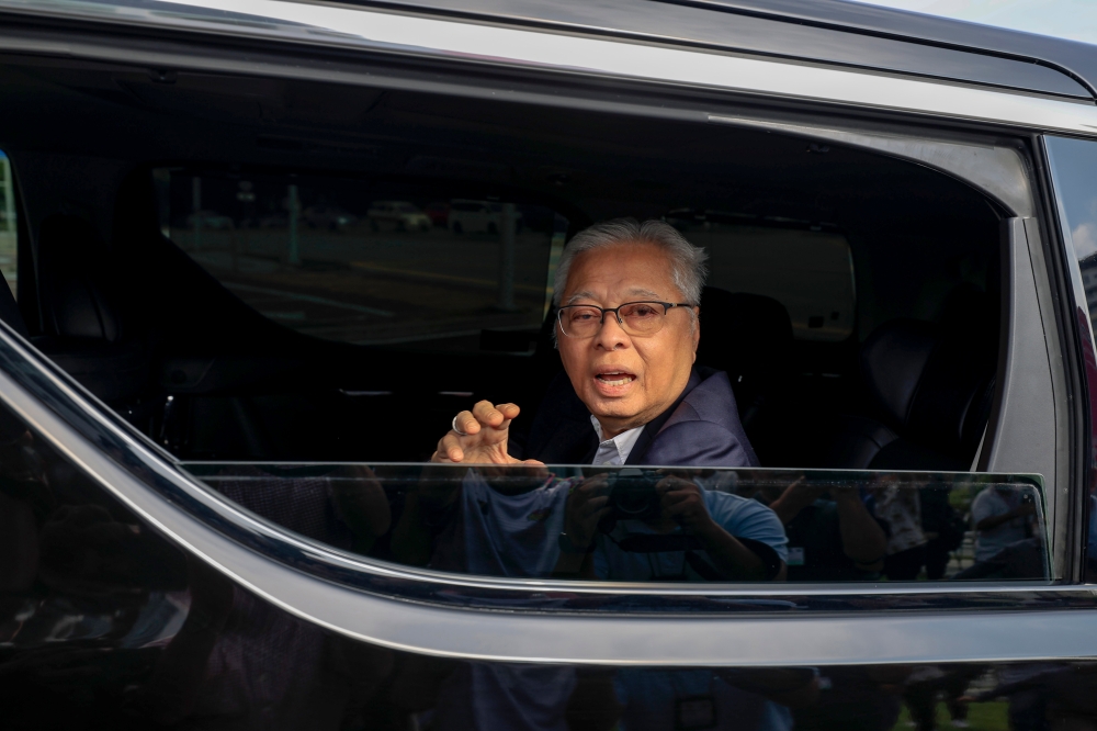 Former prime minister Datuk Seri Ismail Sabri Yaakob arrives at the Malaysian Anti-Corruption Commission (MACC) headquarters this morning, to continue the process of giving a statement to assist in the investigation into the corruption and money laundering case linked to him March 17, 2025. — Bernama pic