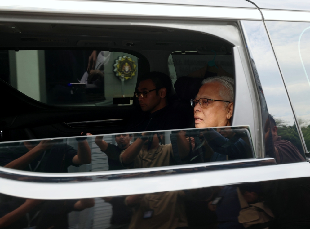 Former Prime Minister Datuk Seri Ismail Sabri Yaakob arrived at the Malaysian Anti-Corruption Commission (MACC) headquarters this morning to continue giving his statement to assist in the corruption and money laundering investigation linked to him. — Bernama pic