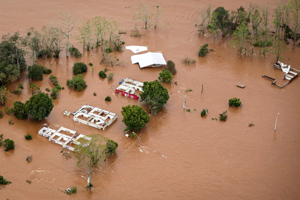 Brazil was hit by more than three natural disasters a day last year, surpassing an annual total of 1,000 for the first time on record, a grim statistic experts blamed on climate change yesterday. — AFP pic