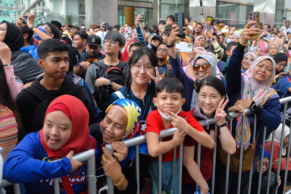 Peoples attends the National Day celebrations in Putrajaya on August 31, 2023. — Picture by Miera Zulyana