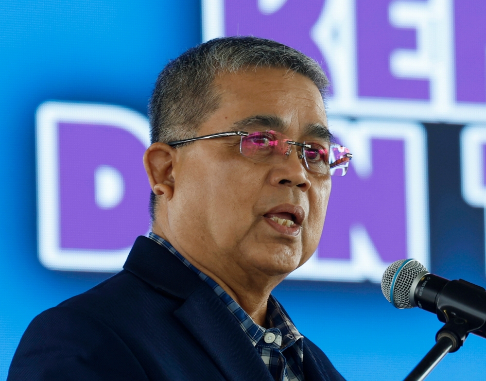 Police and MCMC have been urged to investigate a Facebook user for allegedly insulting Prophet Muhammad, with National Unity Minister Datuk Aaron Ago Dagang warning of firm action against religiously sensitive remarks. — Bernama pic